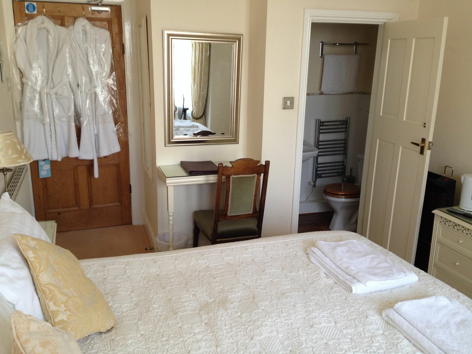 Harringtons At 14 Hotel Llandudno Buitenkant foto