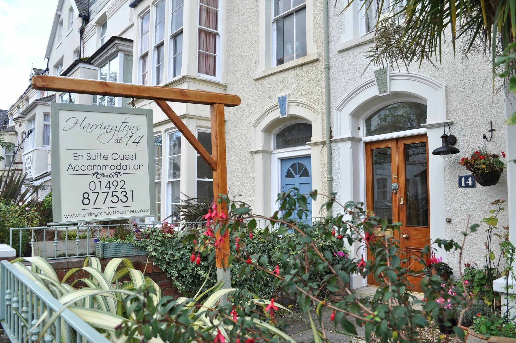 Harringtons At 14 Hotel Llandudno Buitenkant foto